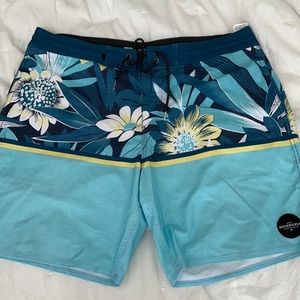 Men’s quiksilver board shorts 36